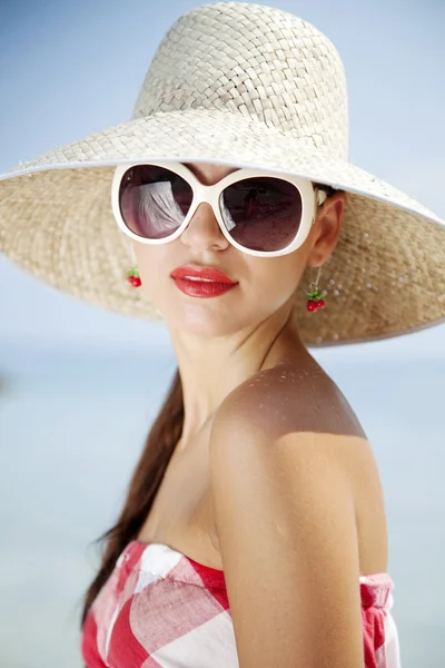 50s stile ragazza sulla spiaggia — Foto Stock