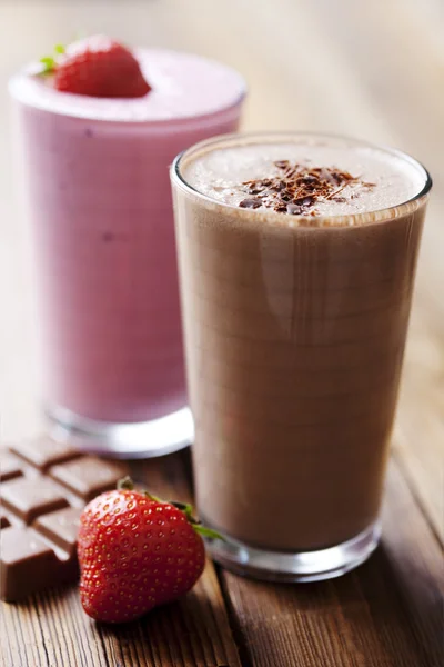 チョコレートとイチゴのミルクセーキ — ストック写真
