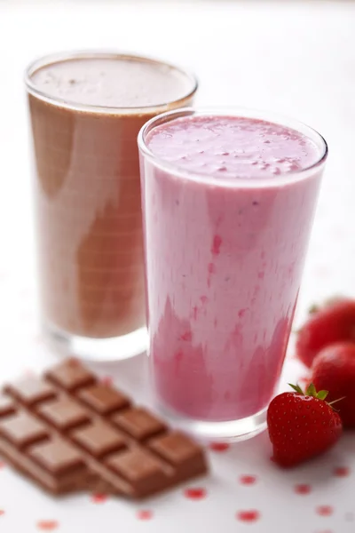 Choklad och strawberry milkshake — Stockfoto