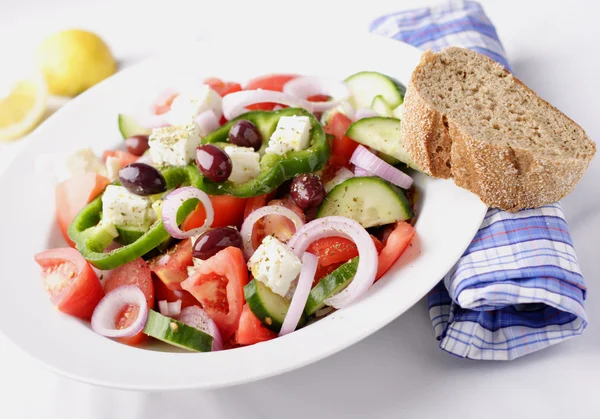 Griekse land salade — Stockfoto