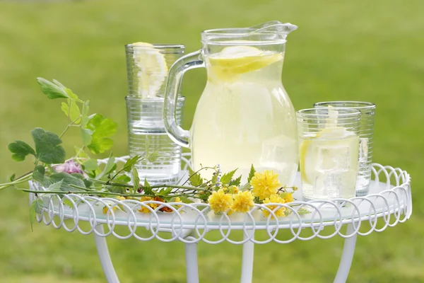 Lemonade in the garden — Stock Photo, Image