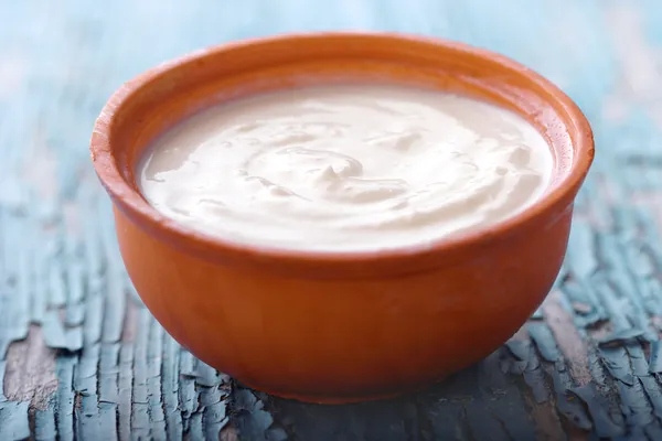 Greek yogurt in claypot as traditional — Stock Photo, Image