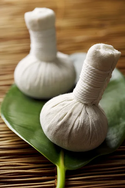 Stilleven van Thaise kruiden massage ballen — Stockfoto