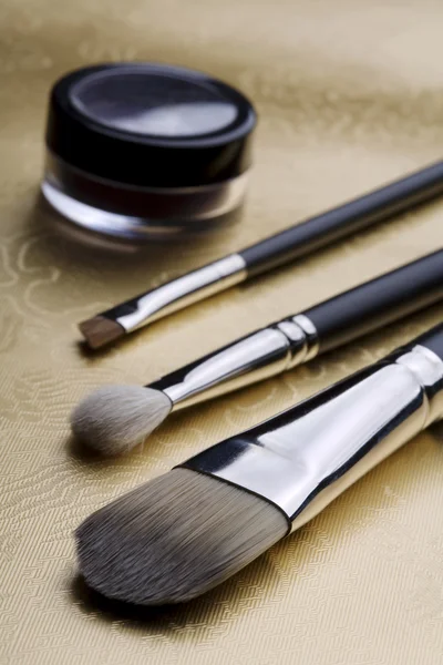 Eine Auswahl an professionellen Make-up-Pinseln — Stockfoto