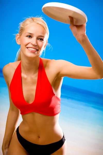 Young happy smiling beautiful blond woman playing with flying di — Stock Photo, Image