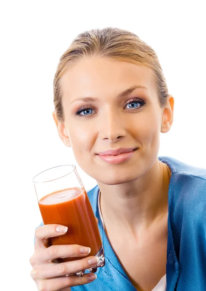 Молодая женщина со стаканом томатного сока, изолированная на белом — стоковое фото