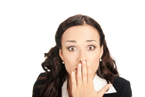 Biznes kobieta obejmujące usta, na białym tle — Zdjęcie stockowe