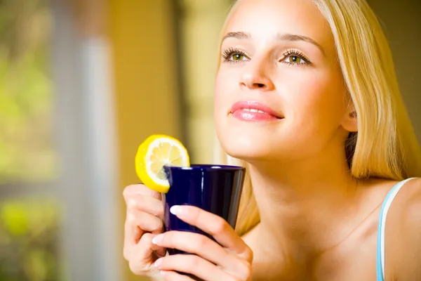 Portrait of young beautiful happy woman with tea — Stock Photo, Image