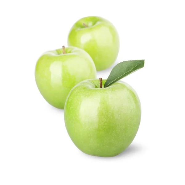 葉と緑のリンゴのグループ — ストック写真