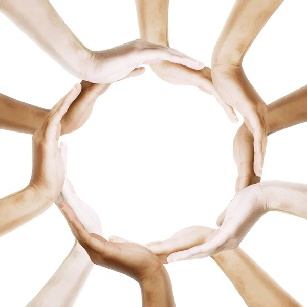 Manos humanas multirraciales haciendo un círculo sobre fondo blanco con un spa de copia — Foto de Stock