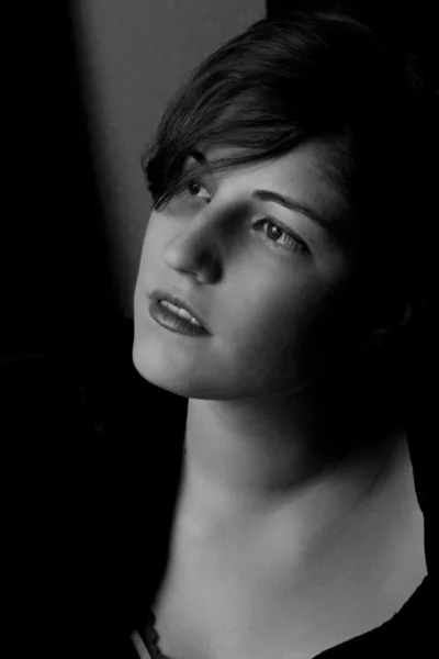 Black and white portrait of a woman — Stock Photo, Image