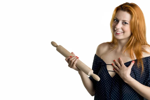 Młoda kobieta z drewnianym wałkiem — Zdjęcie stockowe