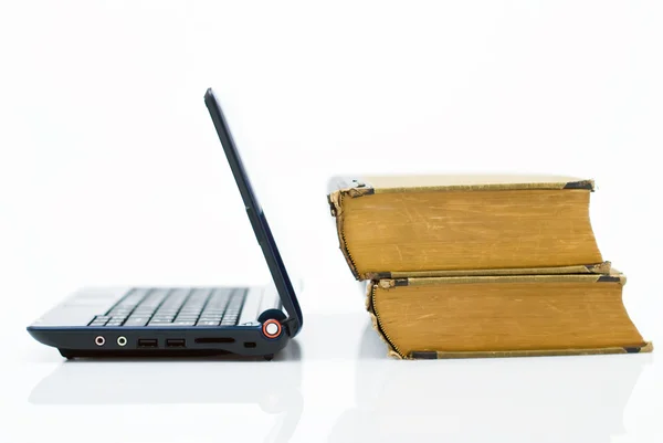 Könyvek és laptop. Stock Kép