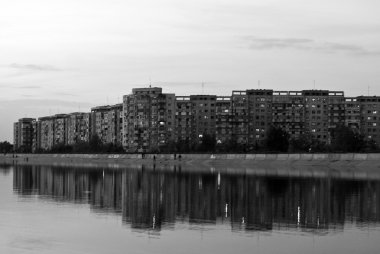 su yansıması ile blok