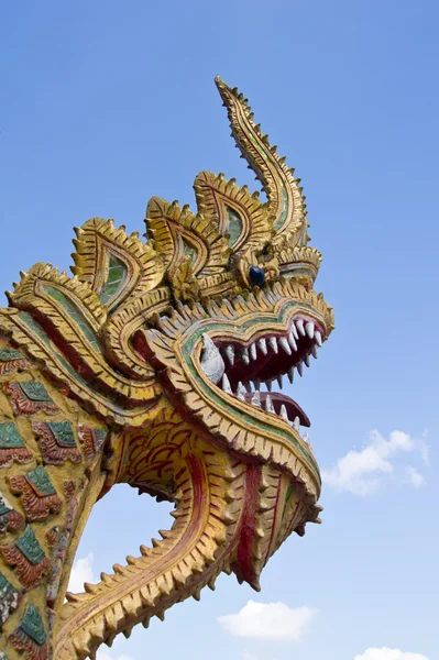 Naga en el templo tailandés —  Fotos de Stock