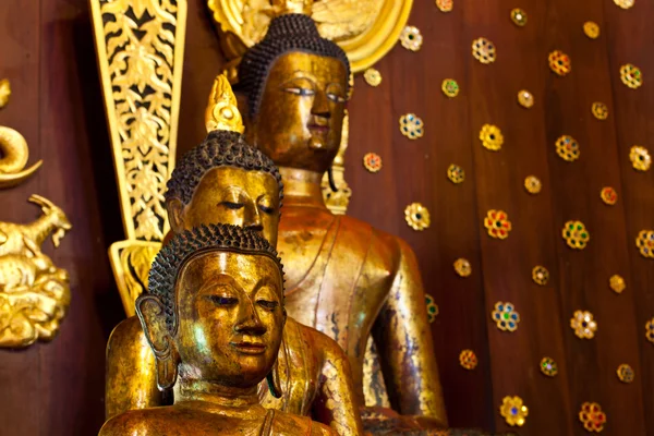 Bouddha d'or Images du nord de la Thaïlande . — Photo