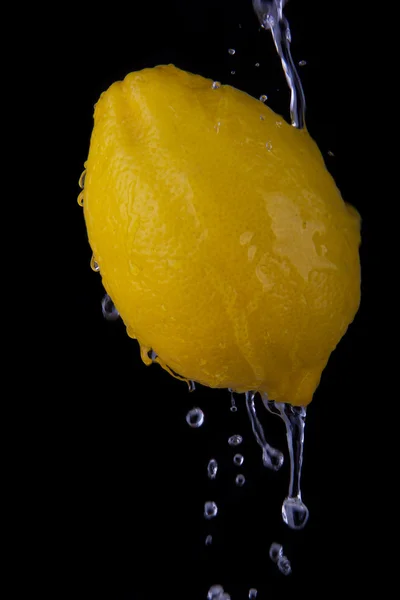 stock image Lemon in a water