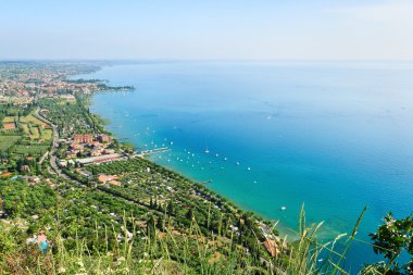 Garda Lake clipart