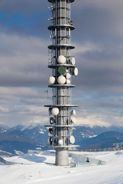 Kommunikation antennen tower — Stockfoto