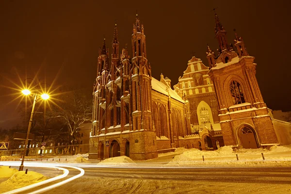 Église Sainte-Anne dans la nuit, Vilnius — Photo