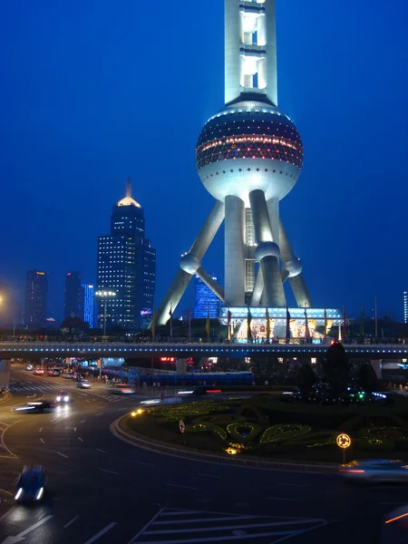 Pearl tower i pudong shanghai — Stockfoto
