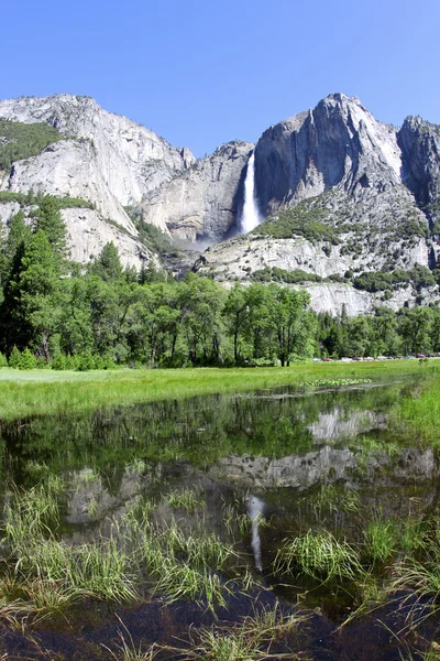 Yosemite Falls Reflection — Stock Photo, Image