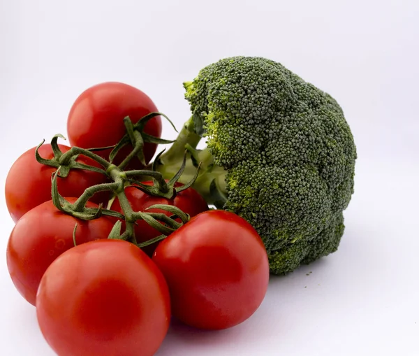 Broccoli and tomatoes on White Background — Stock Photo, Image