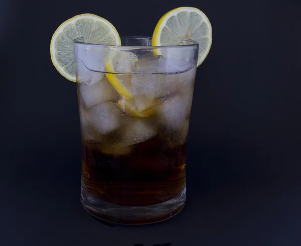 Ett stort glas uppfriskande citron — Stockfoto
