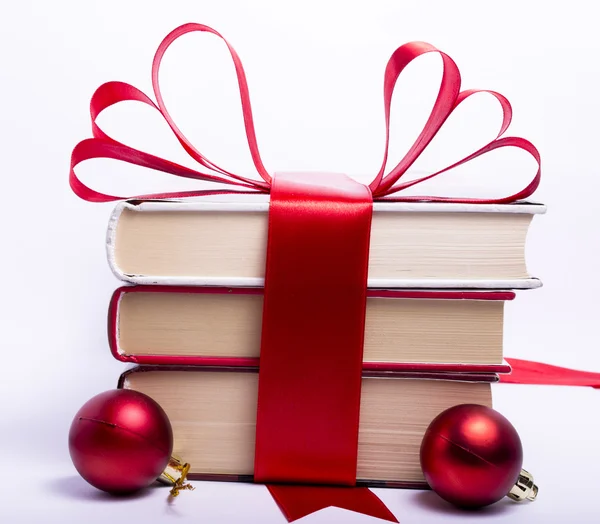Libros envueltos de regalo para Navidad Fotos de stock libres de derechos