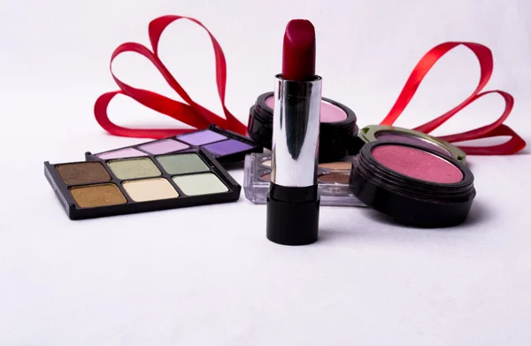 Kosmetik-Make-up-Set mit Pinseln — Stockfoto