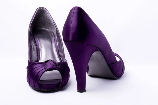 Zapatos elegantes y caros de tacón alto para mujer Imágenes de stock libres de derechos