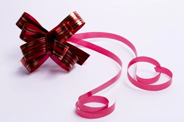 Lazo de regalo de satén rojo. Cinta. — Foto de Stock