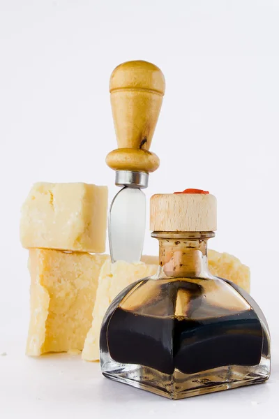 バルサミコ酢とパルメザン チーズ — ストック写真