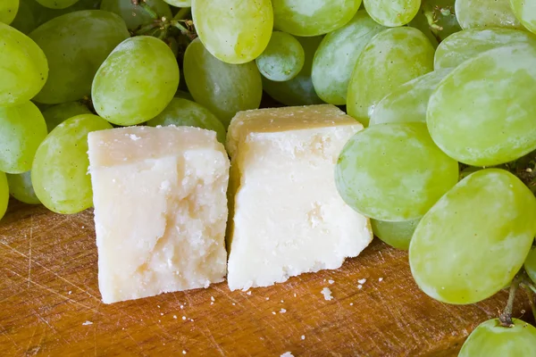 Uva y parmesano — Foto de Stock