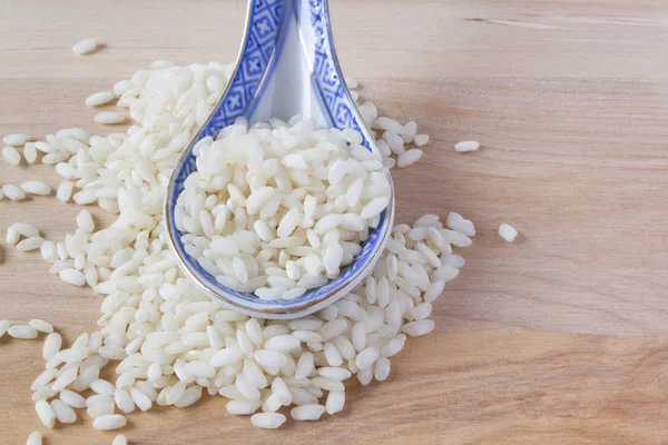 Cuillère de riz et de porcelaine — Photo