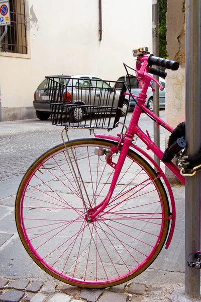 Rosa Fahrrad — Stockfoto