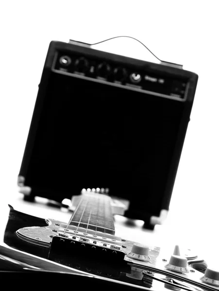 Elektrische gitaar en versterker — Stockfoto