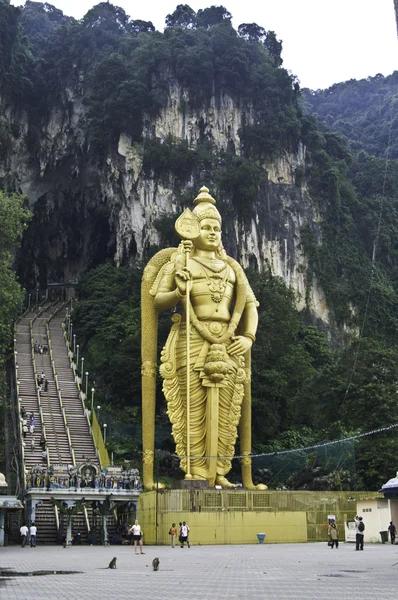 Gouden standbeeld, batu caves, kuala lumpur, Maleisië — Stockfoto