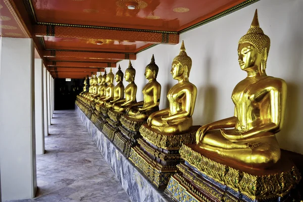Bouddhas thaïlandais dorés — Photo