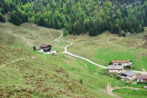 Bauernhöfe in den Alpen — Stockfoto