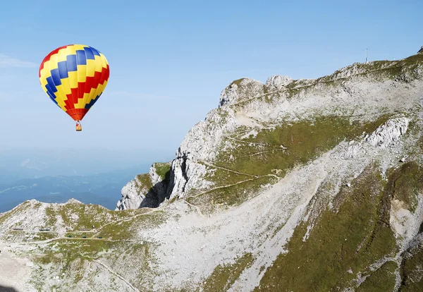 Luftballong i Alperna — Stockfoto