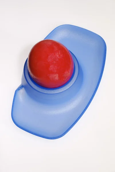 Αυγό σε ένα μπλε Κασετίνα Μολυβοθήκη — Φωτογραφία Αρχείου