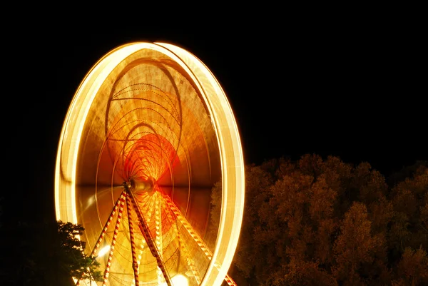 Verlicht reuzenrad 's nachts — Stockfoto