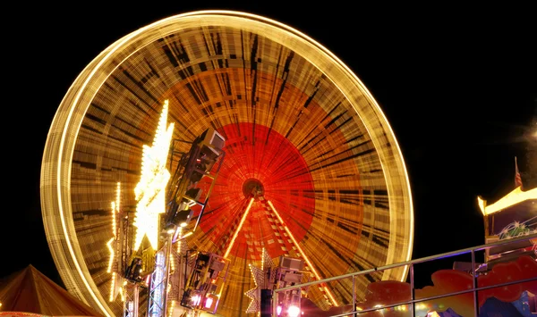 밤에 큰 바퀴 — 스톡 사진