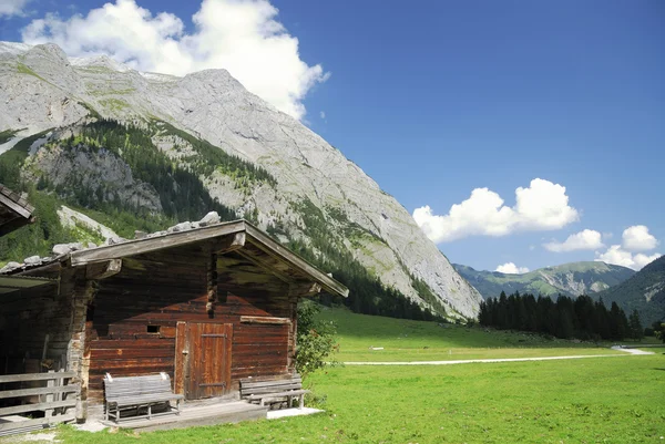 Tyrolský chýše — Stock fotografie