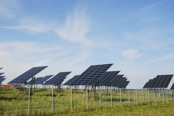 Zielona energia słoneczna — Zdjęcie stockowe