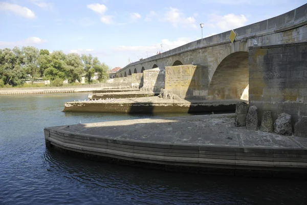 Regensburg taş köprüsü — Stok fotoğraf