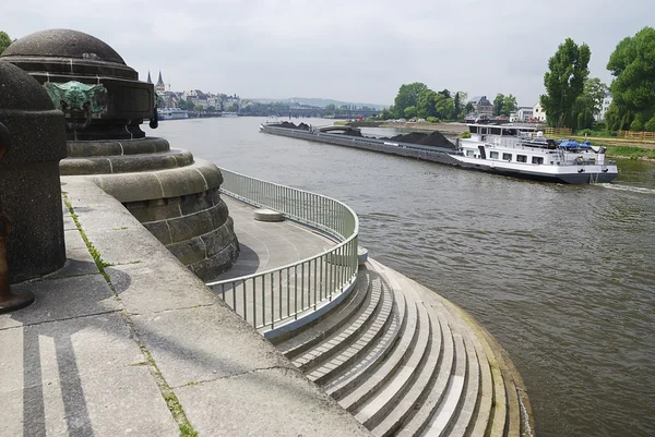 Koblenz taşıma gemisi — Stok fotoğraf