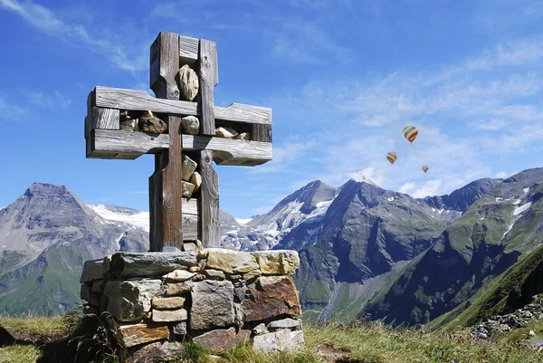 Alpler'de çapraz — Stok fotoğraf