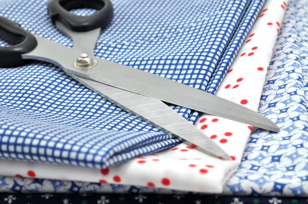 Ножиці на текстильна — стокове фото